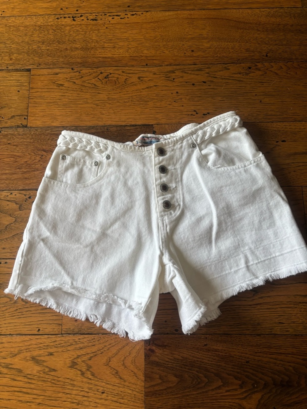 Vintage Americana Blues High-Rise White Denim Shorts with Braided Waistband 7/8